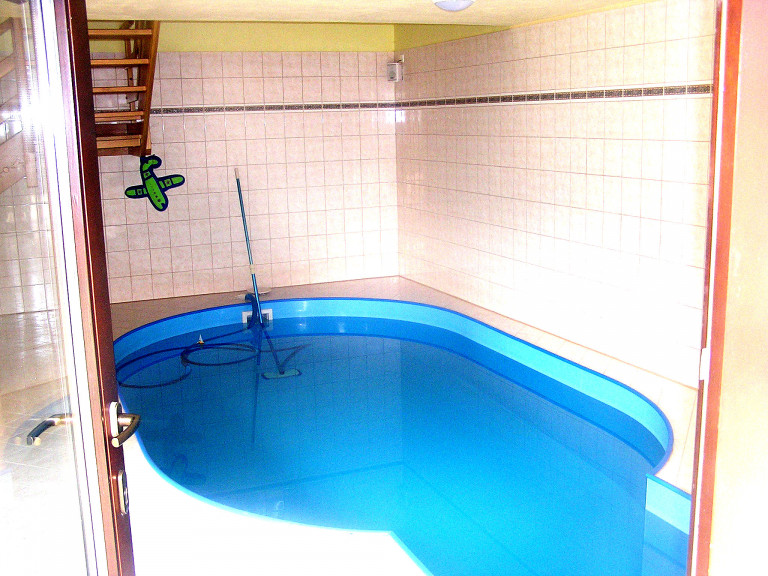 Vnitřní bazén k dispozici