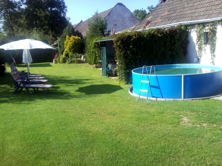 Chalupa Buk s venkovním bazénem a prostornou zahradou - v Jižních Čechách