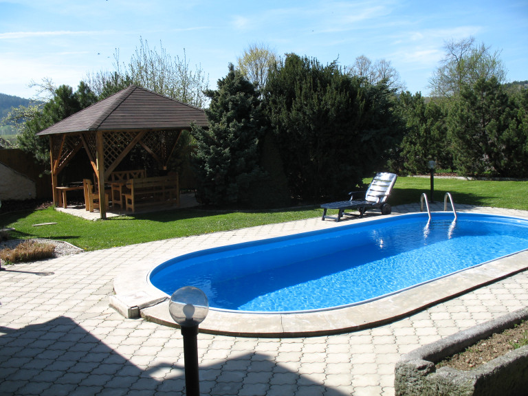 Chalupa Miloňovice s vnitřním a venkovním bazénem a saunou - na Šumavě